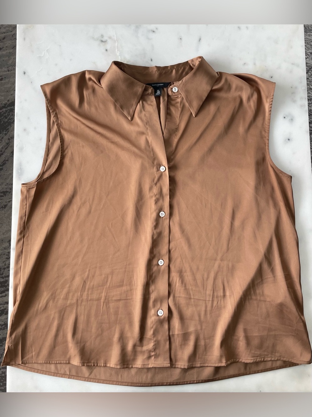 Banana Republic Sleeveless Button-Down Blouse in Rust